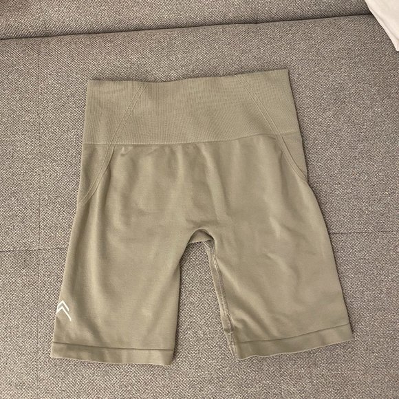 Oneractive Seamless Cycling Shorts in Warm Sand [SIZE S] - Picture 2 of 3